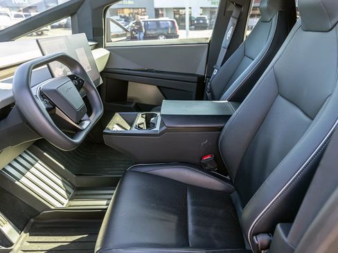 Used 2024 Tesla Cybertruck AWD Crew Cab image 26