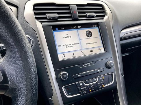 Used 2019 Ford Fusion SE image 26