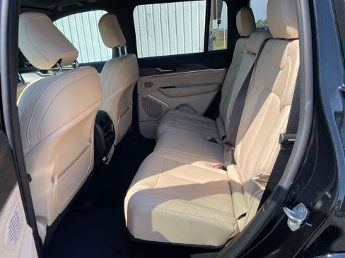 New 2026 Jeep Grand Cherokee Limited AWD/4WD image 17
