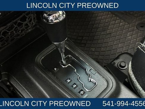 Used 2017 Jeep Wrangler Unlimited Sahara w/ Connectivity Group image 20