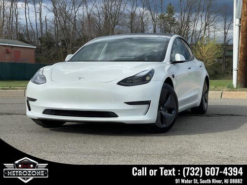 Used 2023 Tesla Model 3 Standard Range image 1