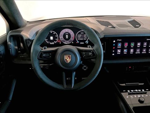 Used 2025 Porsche Cayenne GTS w/ Premium Package image 16