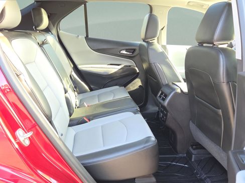 Used 2018 Chevrolet Equinox Premier image 18