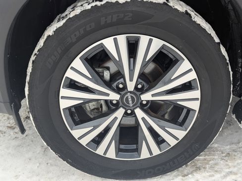 Used 2022 Nissan Rogue SV w/ SV Premium Package image 12