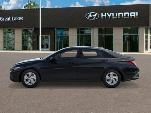 New 2026 Hyundai Elantra SE image 3