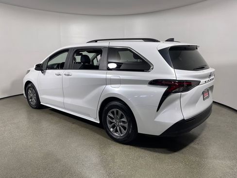 Certified 2024 Toyota Sienna XLE image 5