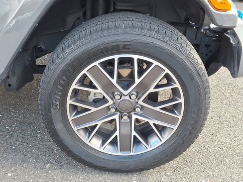 Used 2023 Jeep Wrangler Unlimited Sahara image 9