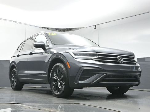Used 2024 Volkswagen Tiguan SE FWD image 35