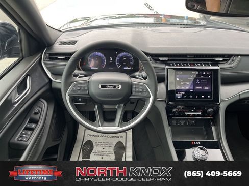 Used 2024 Jeep Grand Cherokee Altitude image 14