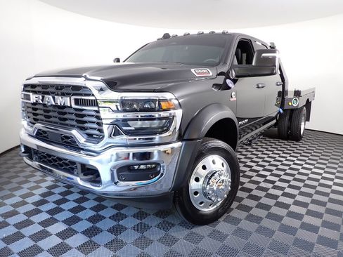 Used 2025 RAM 5500 4x4 Crew Cab image 2