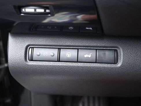 Used 2025 Nissan Pathfinder SV FWD image 36