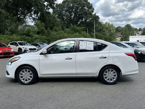 Used 2017 Nissan Versa SV FWD image 2