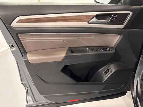 Used 2021 Volkswagen Atlas SEL Premium image 15