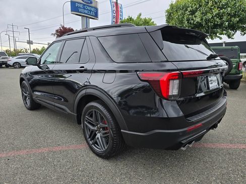 Used 2025 Ford Explorer ST AWD/4WD image 3