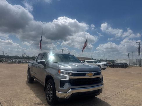 Used 2023 Chevrolet Silverado 1500 LT AWD/4WD image 2