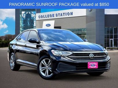 Used 2023 Volkswagen Jetta SE w/ Panoramic Sunroof Package