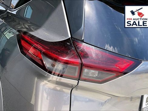Used 2023 Nissan Rogue SV FWD image 29