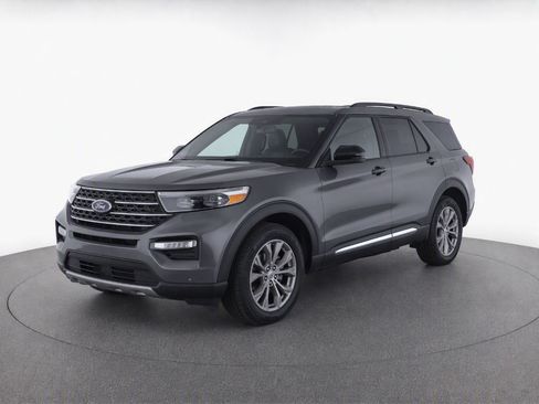 Used 2024 Ford Explorer XLT w/ Equipment Group 202A AWD/4WD image 1