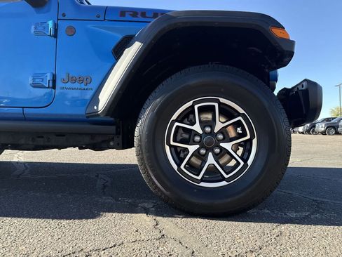 Used 2025 Jeep Wrangler Unlimited Rubicon AWD/4WD image 10