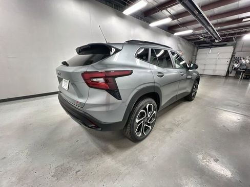 New 2026 Chevrolet Trax RS w/ Sunroof Package FWD image 8