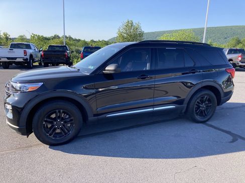 Used 2020 Ford Explorer XLT w/ Equipment Group 202A AWD/4WD image 4