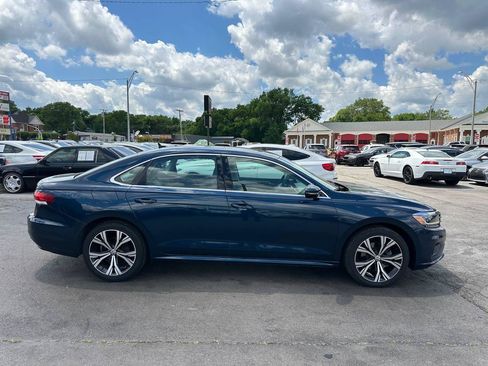 Used 2021 Volkswagen Passat 2.0T SE FWD image 11