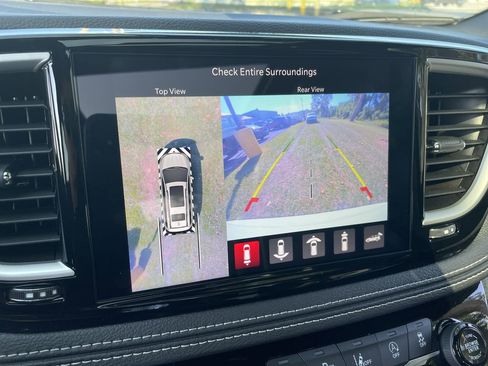 Used 2024 Chrysler Pacifica Touring-L w/ S Appearance Package image 33