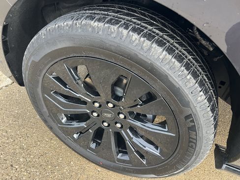 Used 2025 Ford Expedition Max Platinum w/ Stealth Appearance Package AWD/4WD image 10