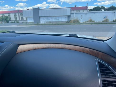 Used 2023 Nissan Armada SL RWD image 40