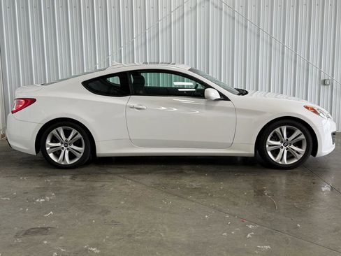 Used 2012 Hyundai Genesis 2.0T Premium RWD image 2