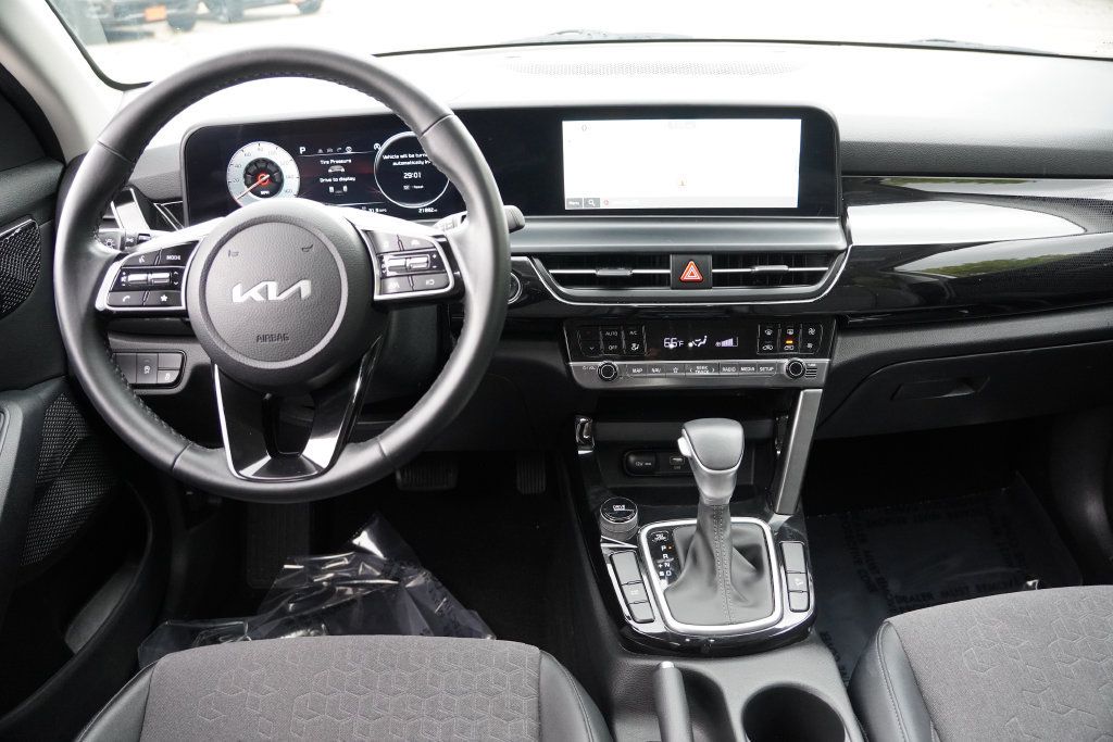 Certified 2024 Kia Seltos S FWD image 18