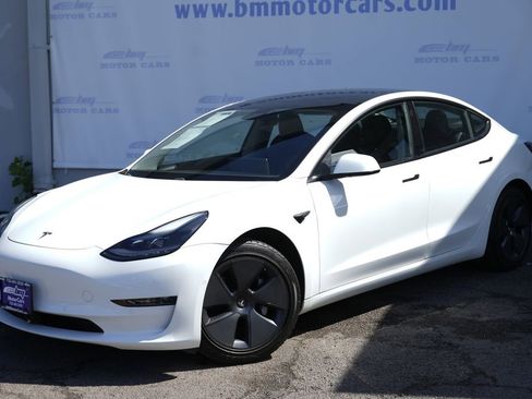 Used 2021 Tesla Model 3 Standard Range Plus RWD image 2