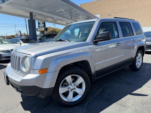 Used 2016 Jeep Patriot Latitude FWD image 4