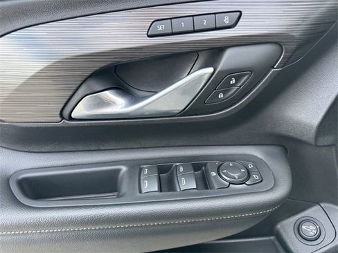 Used 2024 GMC Terrain SLT image 16