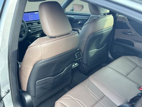 Used 2025 Lexus ES 350 Ultra Luxury w/ Accessory Package (Z2) FWD image 32