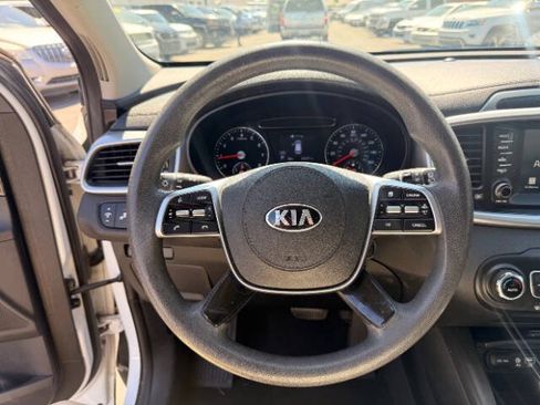 Used 2019 Kia Sorento AWD V6 image 12