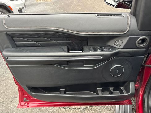 Used 2018 Ford Expedition Max Platinum image 11