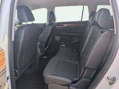 Used 2024 Volkswagen Atlas SE AWD/4WD image 38
