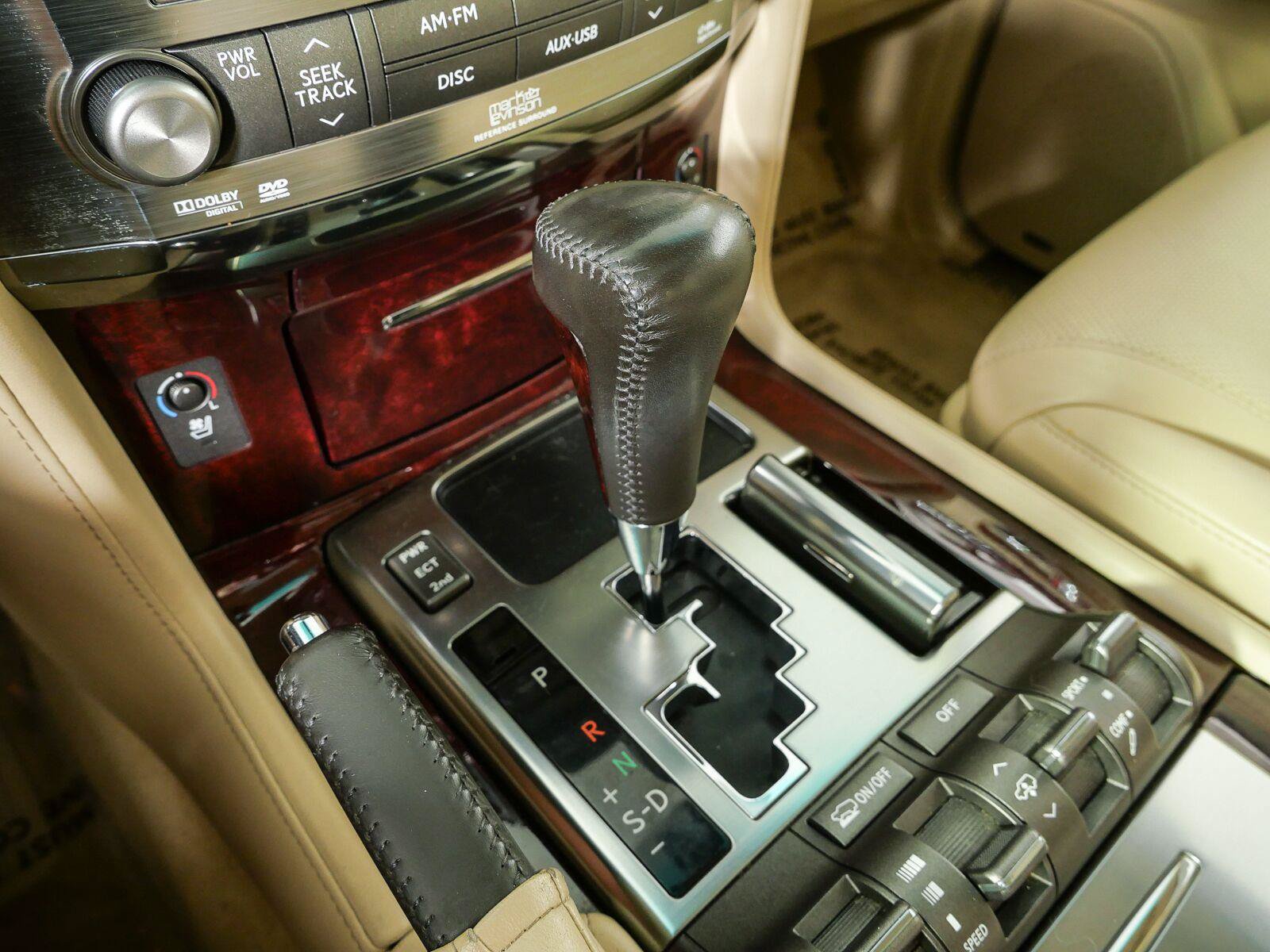 Used 2011 Lexus LX 570 4WD w/ Luxury Pkg image 18