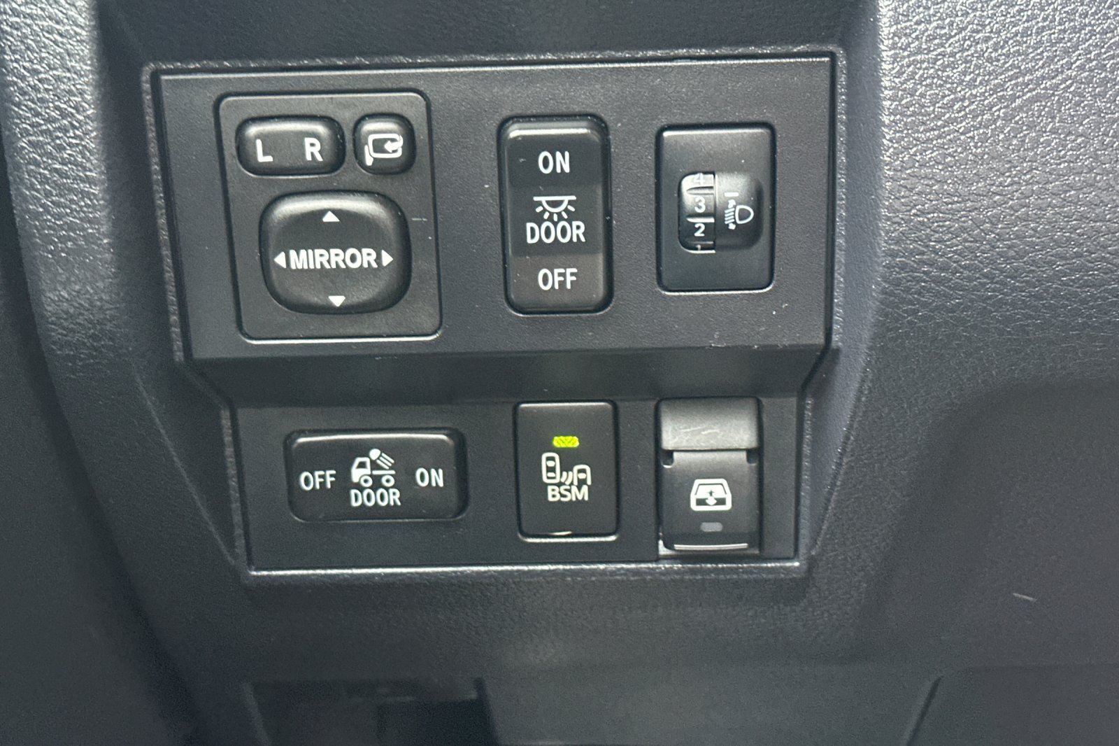 Used 2017 Toyota Tundra Platinum AWD/4WD image 40
