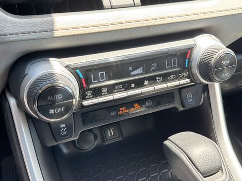 Used 2025 Toyota RAV4 XLE FWD image 18