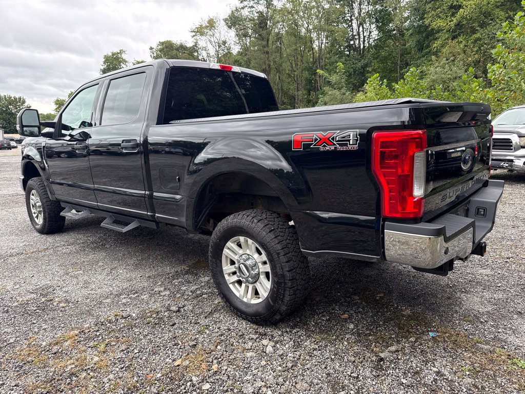 Used 2017 Ford F250 XLT w/ XLT Value Package AWD/4WD image 4