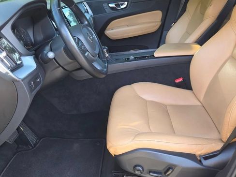 Used 2020 Volvo XC60 T5 Momentum AWD/4WD image 9