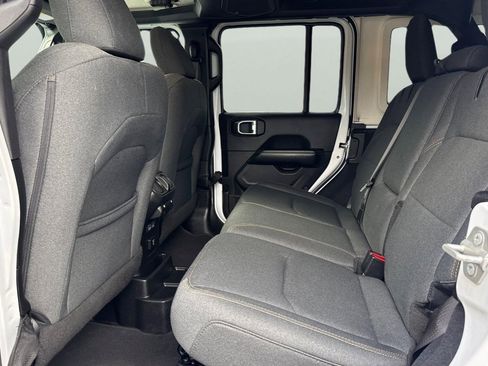 Used 2024 Jeep Wrangler Unlimited Sahara image 5