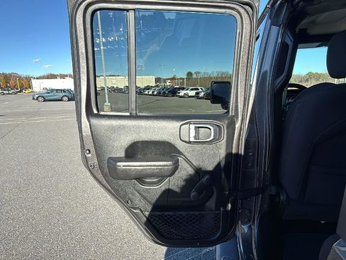 Used 2019 Jeep Wrangler Unlimited Sport image 24