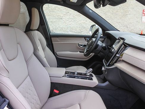 New 2026 Volvo XC90 B6 Plus w/ Protection Package Premier AWD/4WD image 18