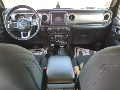 Used 2020 Jeep Gladiator Overland w/ Safety Group image 12