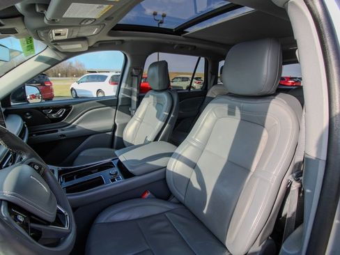Used 2020 Lincoln Aviator Reserve w/ Equipment Group 201A image 17