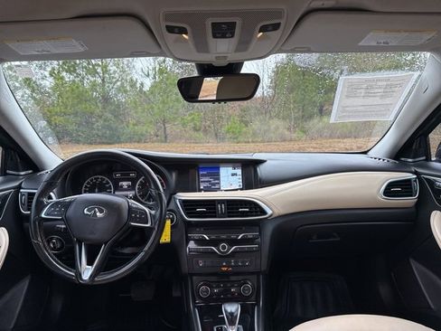 Used 2017 INFINITI QX30 Premium w/ Navigation Package image 14