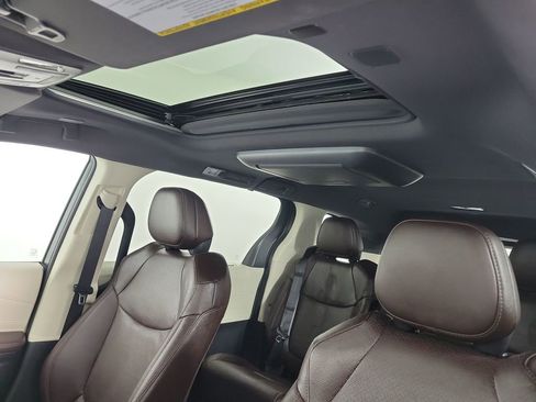 Certified 2023 Toyota Sienna Platinum AWD/4WD image 21